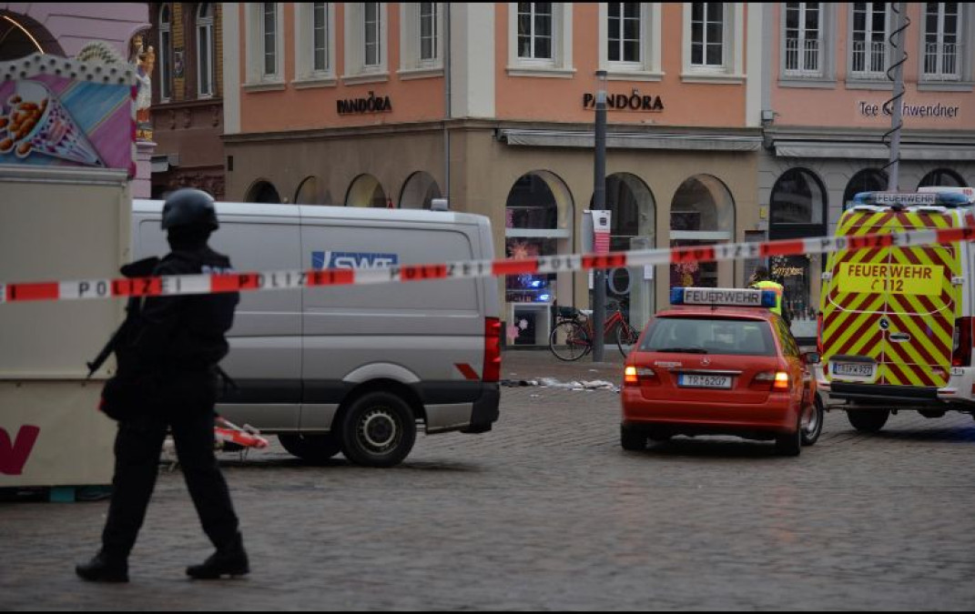 Atropellan a transeúntes en Alemania; hay al menos dos muertos