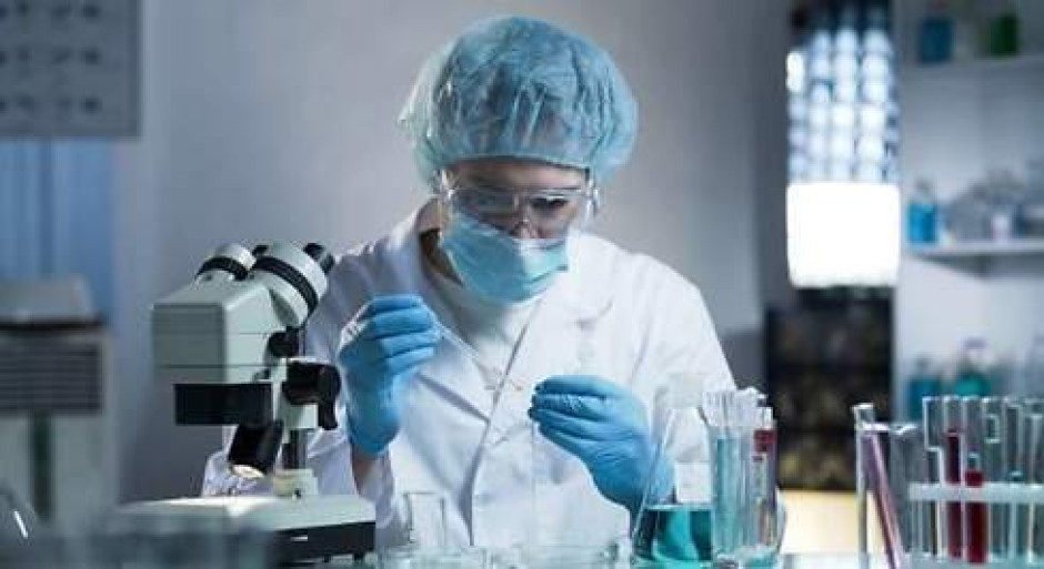 Descubren el primer fármaco que puede salvar vidas contra COVID-19