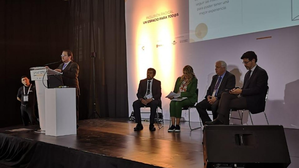 Participa Maki Ortiz en Congreso Smart City Expo LATAM en Puebla