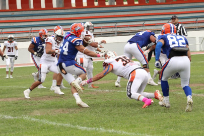 Da Correcaminos golpe de autoridad