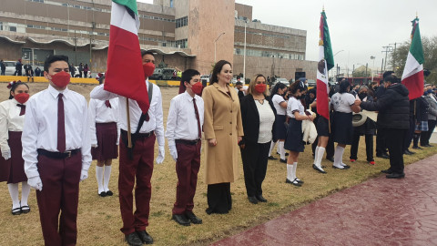Con acto solemne conmemoran Día de la Bandera