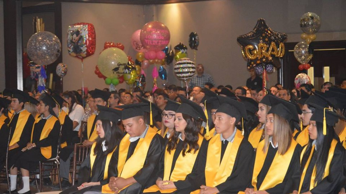 Alcaldesa felicita a graduados de la preparatoria José de Escandón