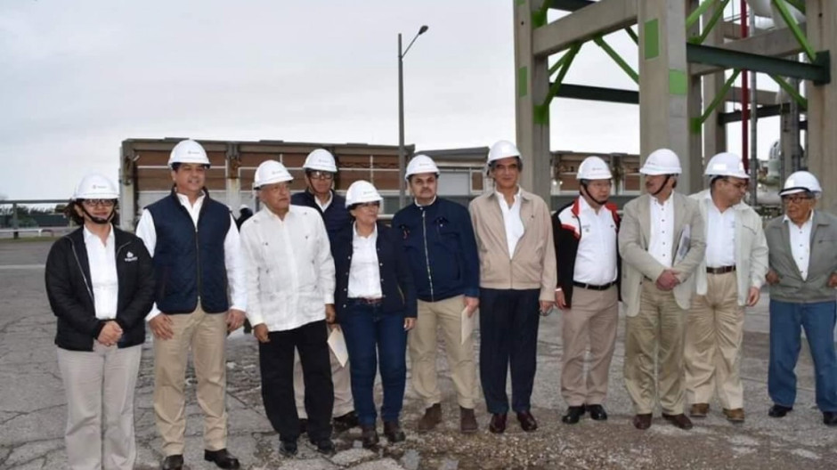 Modernizará refinería y red carretera del norte de Veracruz