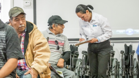 Entregan DIF Tamaulipas y Salud, apoyos funcionales a personas con discapacidad