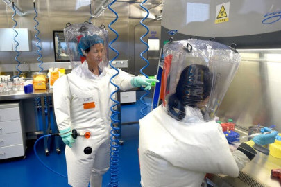 Viróloga china advierte, llegarán más mutaciones de COVID-19