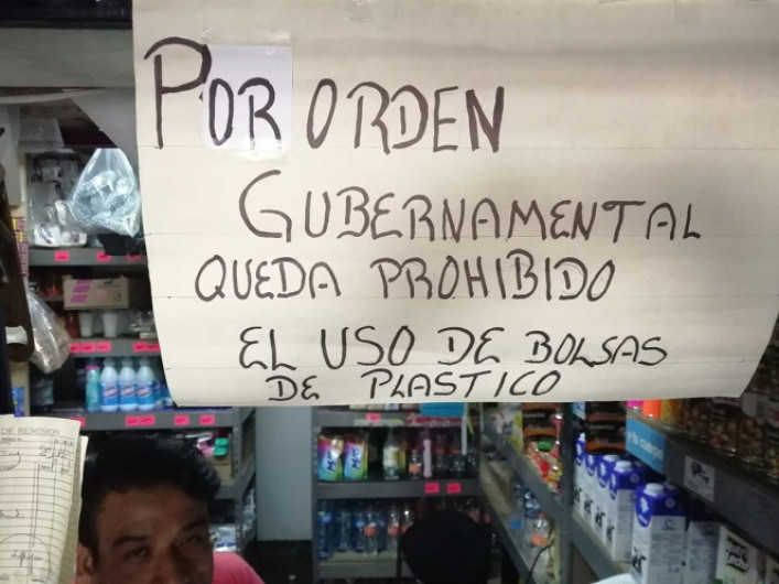 Sanciones para comercios que entreguen plásticos