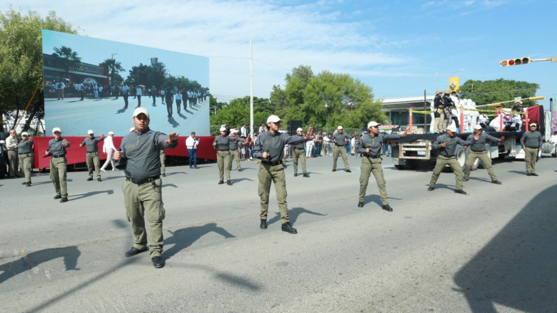 Preside gobernador de Tamaulipas desfile conmemorativo de la Revolución Mexicana