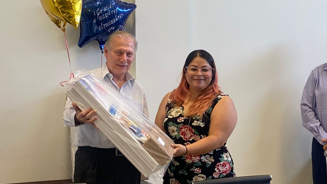 Reciben artistas material para cuadros