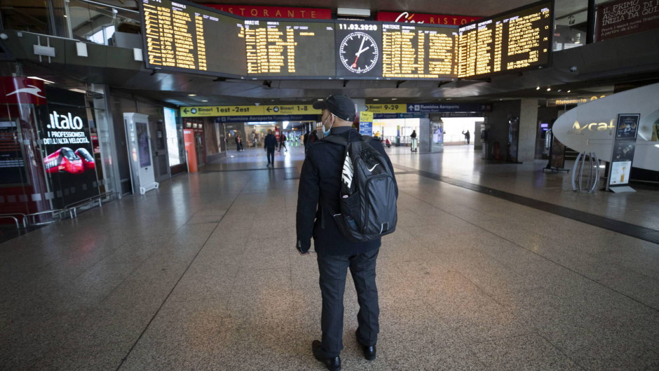 Italia cerraría lugares concurridos tras la segunda ola de COVID-19
