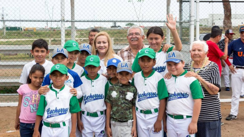 Realizan rehabilitación de campo de béisbol