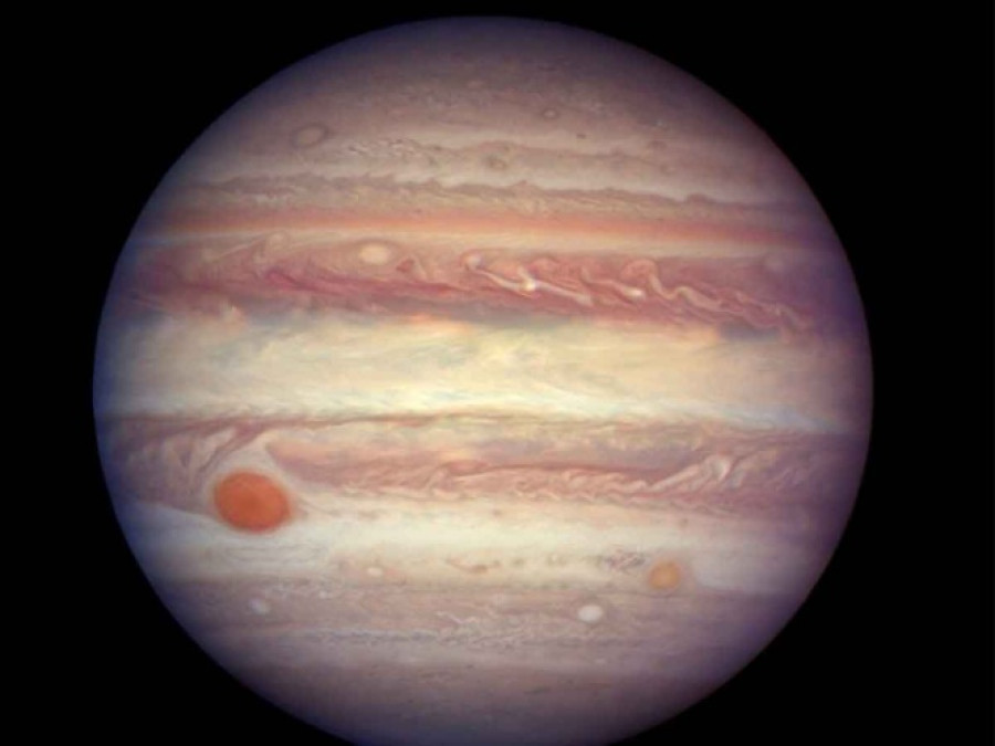 Descubren exoplaneta 13 veces más grande que Júpiter