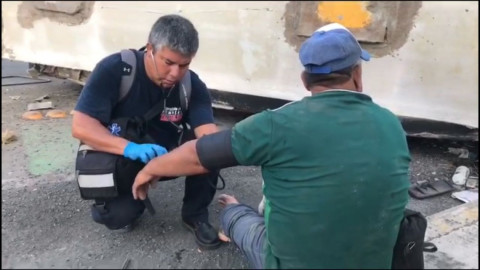 Volcadura de microbús deja 15 lesionados 