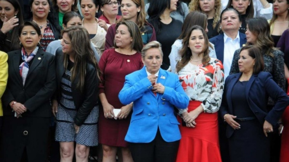 Diputadas instalan la bancada de mujeres
