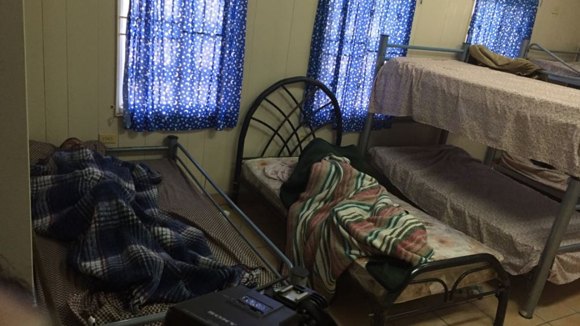 Salen a trabajar hasta con la cobija por bajas temperaturas