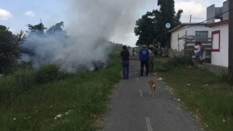 Incendio en basurero clandestino apunto de propagarse a viviendas