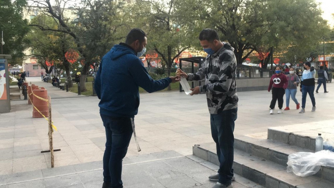 Restringen el acceso a la Plaza Juárez por aglomeración de personas 