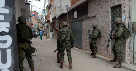 Senado de Brasil aprueba intervención militar en Río de Janeiro