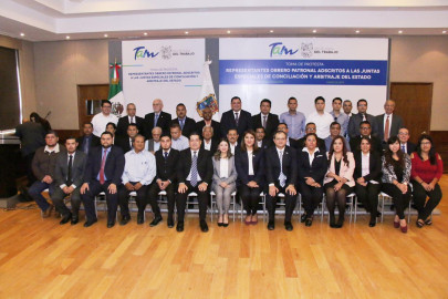 Toman protesta, a representantes obrero patronal