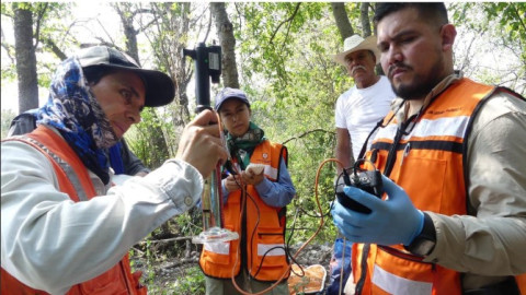 Estudiantes de la UAT realizan el muestreo de agua subterránea en municipios de Tamaulipas