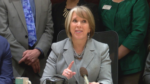 Piden a gobernadora en EU no compartir información de migrantes con oficinas federales