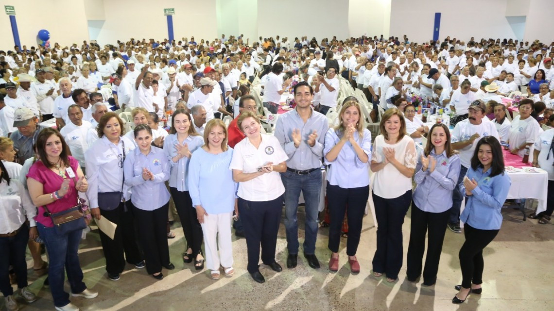 Celebra Maki a abuelitos en su día