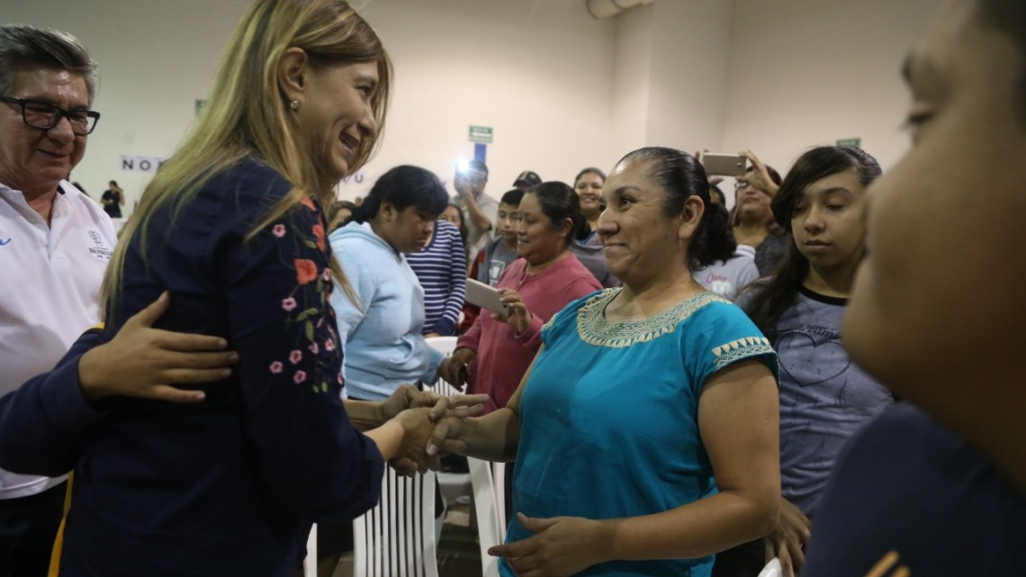 Alcaldesa reparte apoyos a madres de hijos con discapacidad