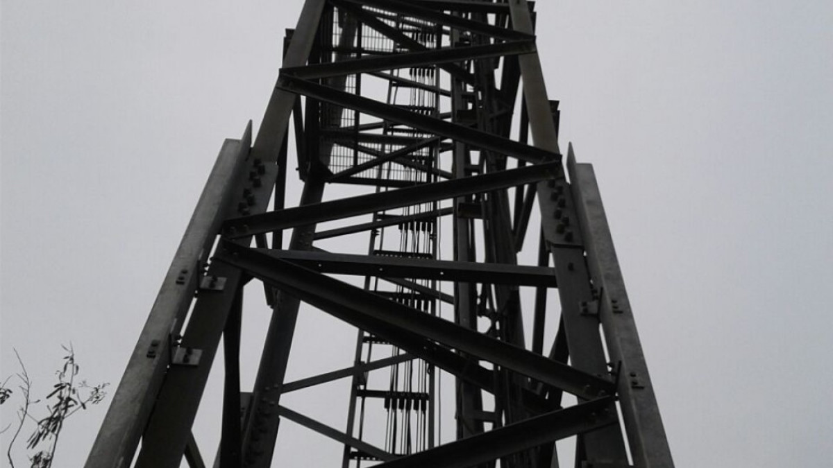 Desmantelan antena de radiocomunicación ilegal