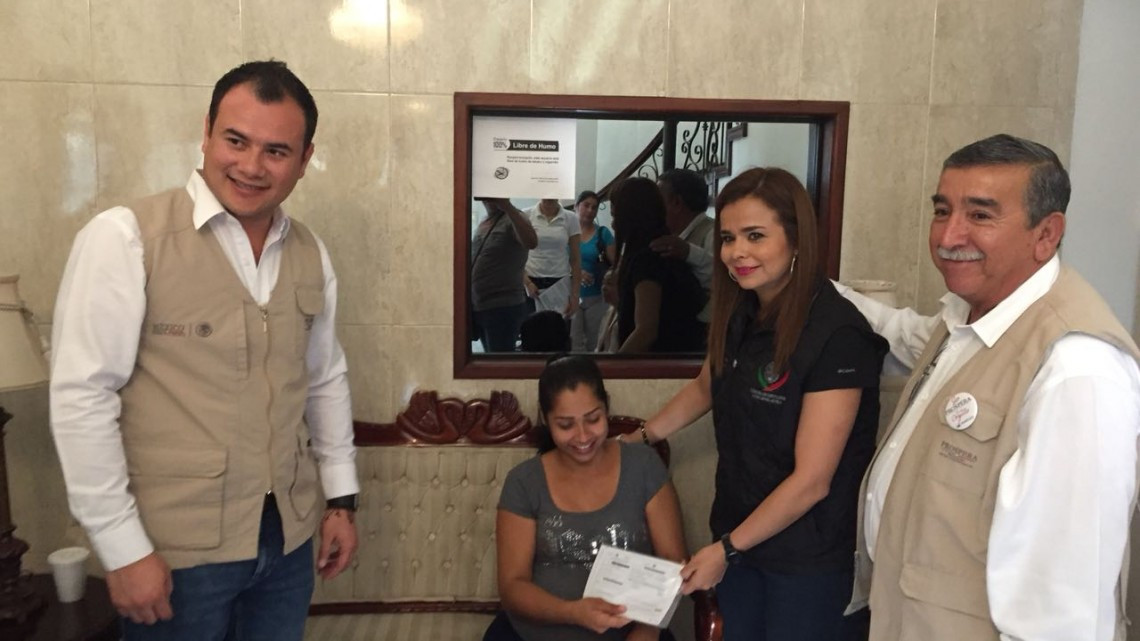 Entregan kits de información y trajeras Bansefi a mujeres Prospera