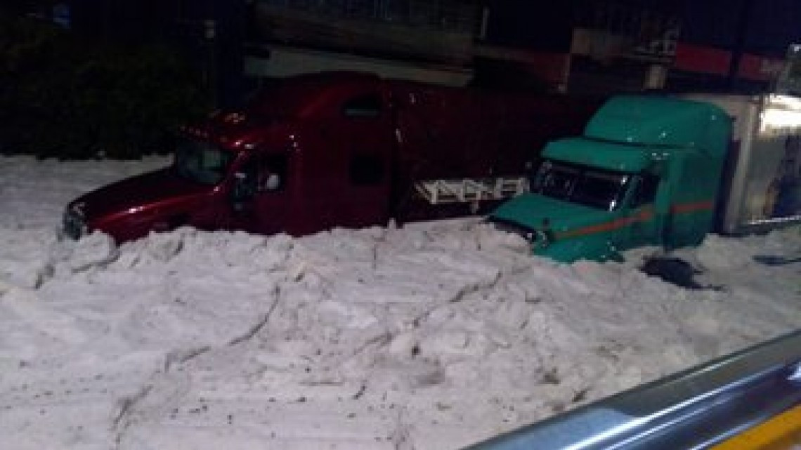 Granizada deja a Guadalajara “sepultada”