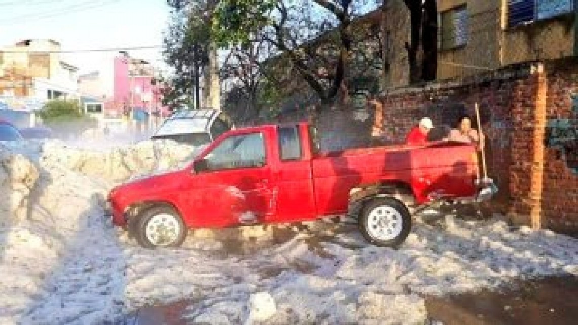 Granizada deja a Guadalajara “sepultada”