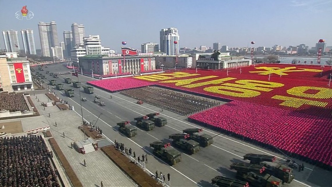 Realiza Corea del Norte desfile militar envíspera de Juegos Olímpicos