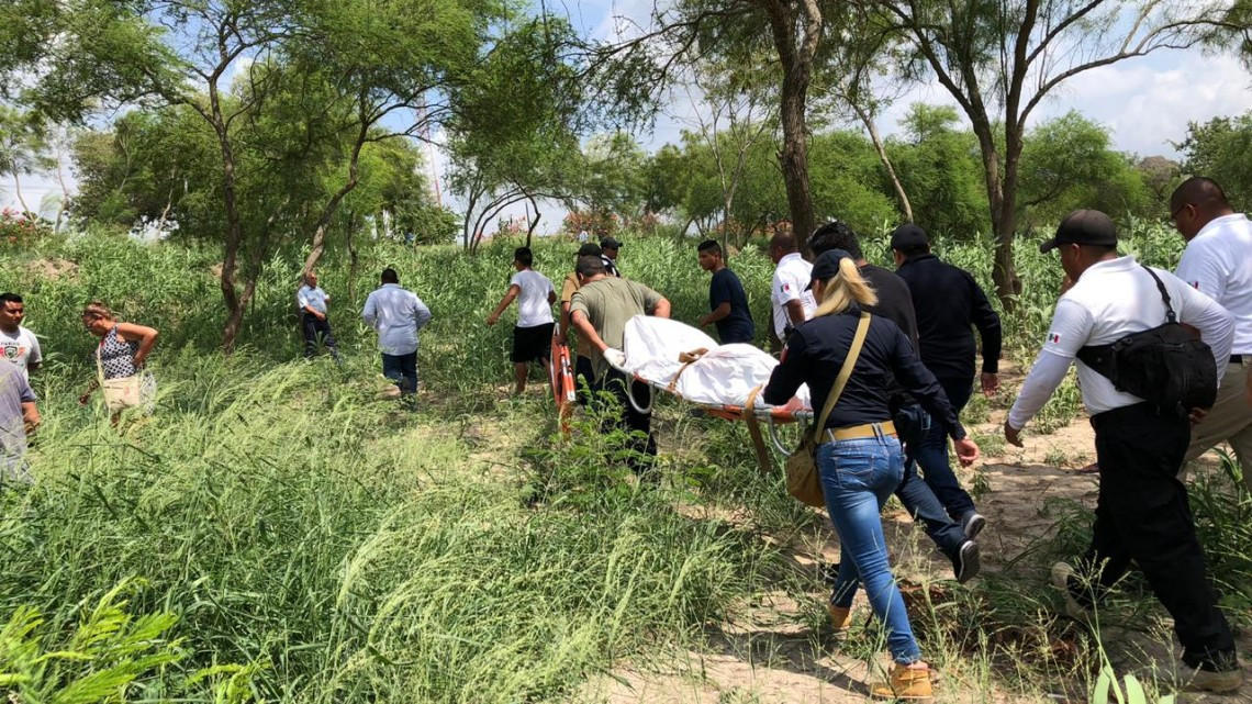  Trasladan cuerpos de migrantes ahogados a las instalaciones de Semefo 