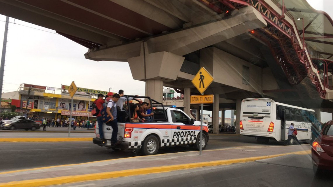 Paro de transporte público afecta Monterrey