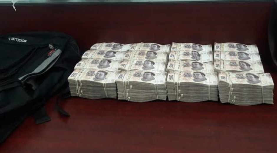 Detienen a 3 sujetos con 4 millones de pesos en la CDMX
