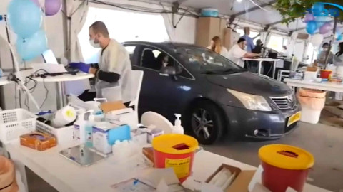 Israel vacuna contra Covid-19 con método ‘drive-in’