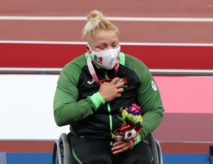 Se cuelga Rosa María Guerrero medalla de bronce en la final de lanzamiento de disco de los Juegos Paralímpicos 