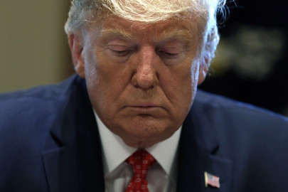 Embajador compromete a Trump en investigación de juicio político