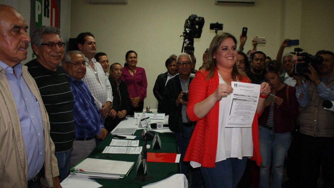 Se registran en el PRI aspirantes a candidatosa Senadores y Diputados Federales