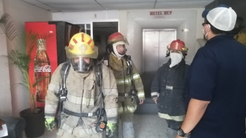 Atiende PCyB incendio en el Hotel Rey