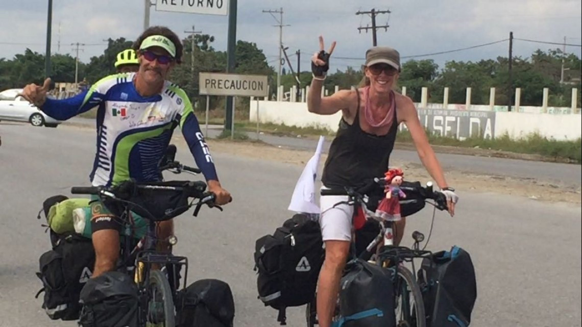 Canadienses recorren el continente americano en bicicleta