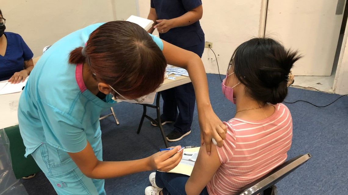 Enfermeras y enfermeros de Nuevo Laredo realizan ardua labor en la vacunación contra Covid-19