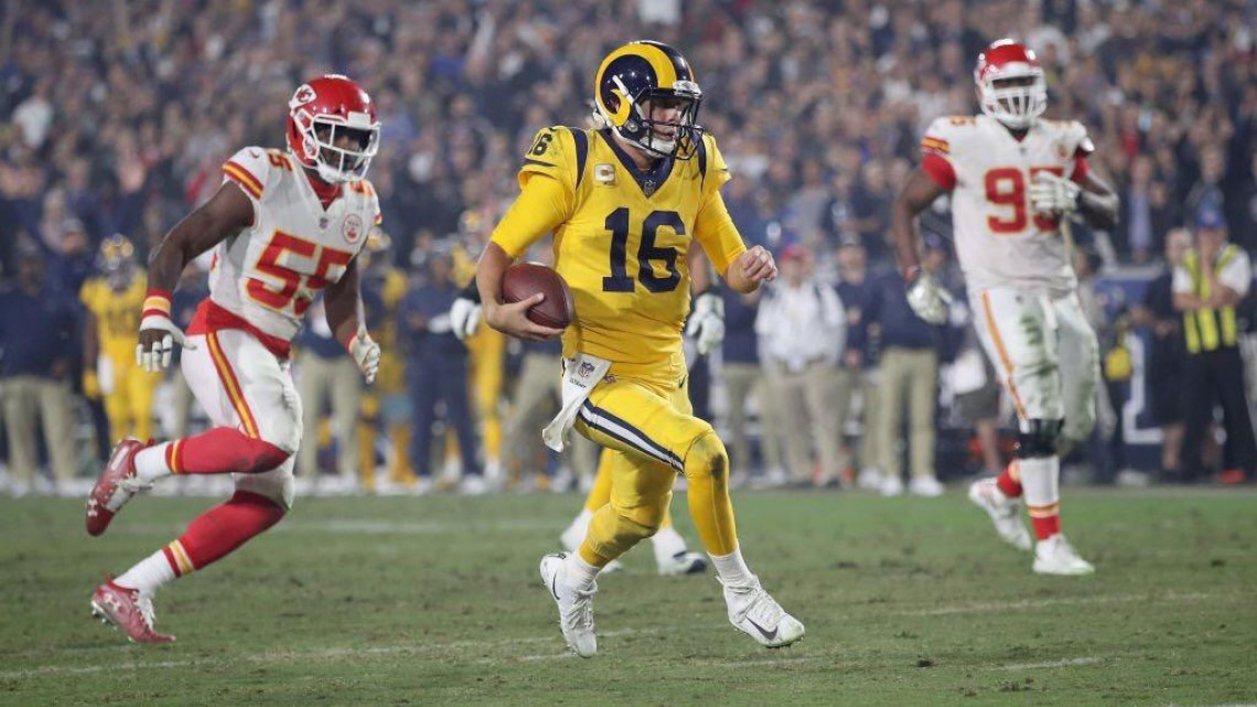 Rams vencen 54-51 a los Chiefs con récord de 105 puntos anotados