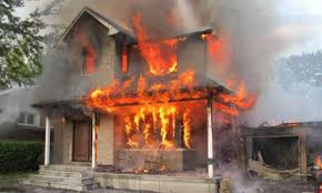 Casa de madera se incendia 