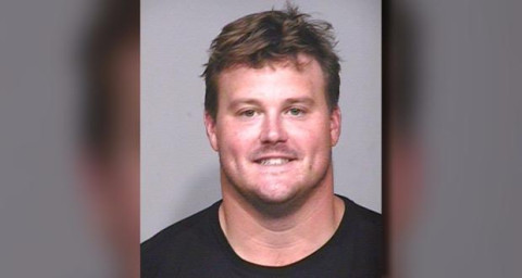 Arrestan a ex NFL Richie Incognito por amenazas en funeraria