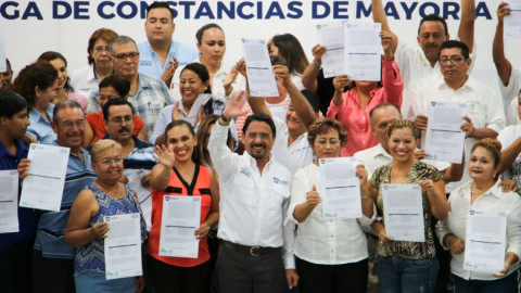 Reconoce alcalde a líderes de colonias 