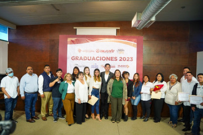 Culminan 300 jóvenes cursos de habilidades y certificaciones escolares