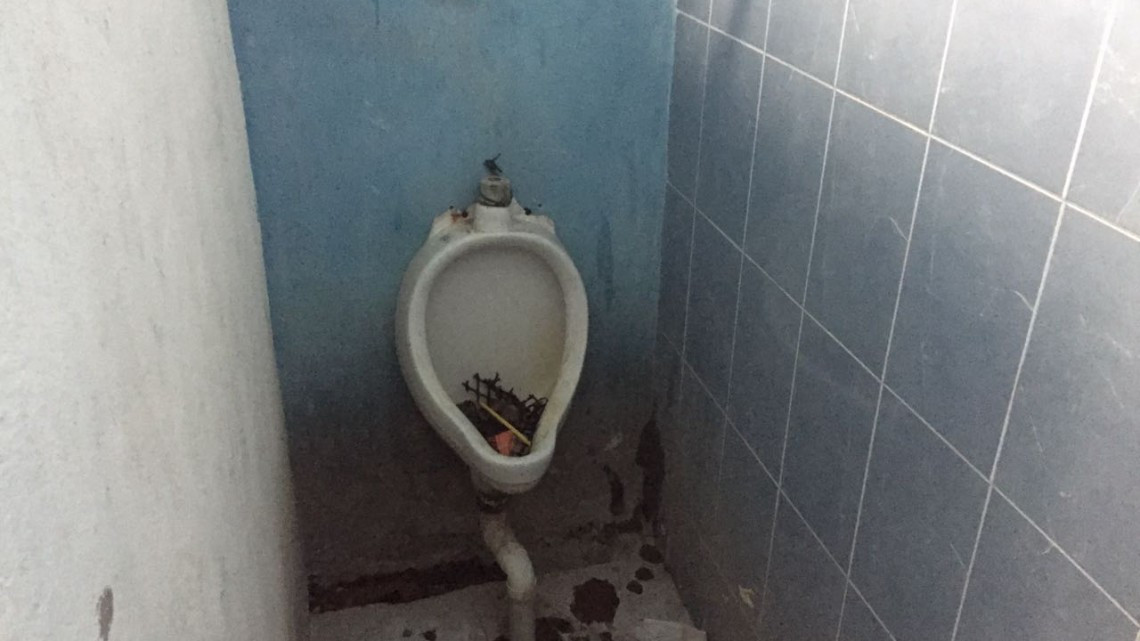 Carece escuela primaria de sanitarios dignos