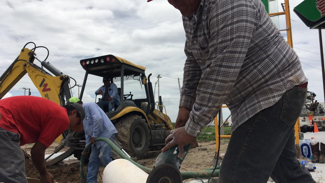 Culminan COMAPA reparación de tubería de 10 pulgadas