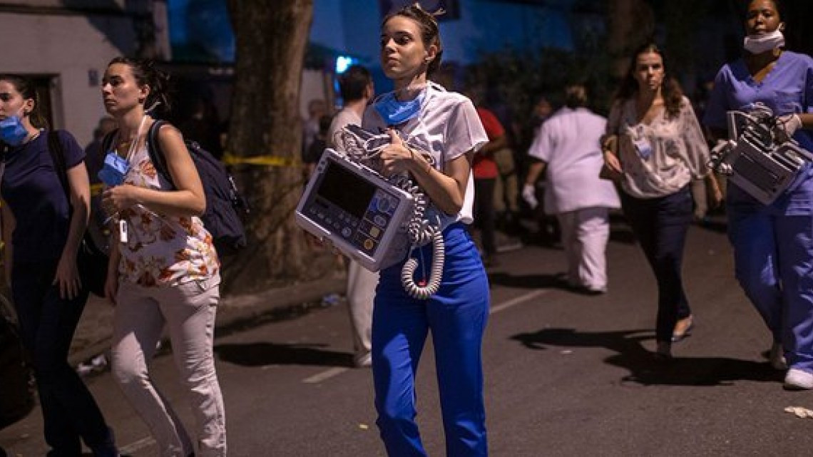 Al menos 11 los muertos por incendio en hospital de Río de Janeiro 