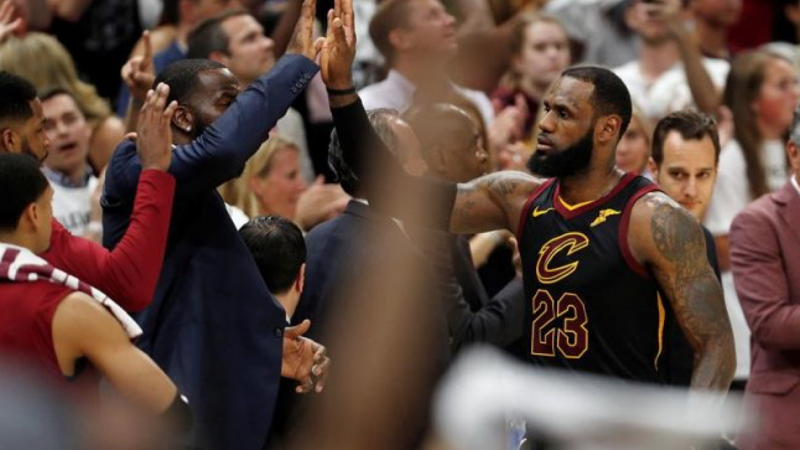 Cavs avanzan a finales por cuarto año consecutivo. LeBron se lleva la noche.